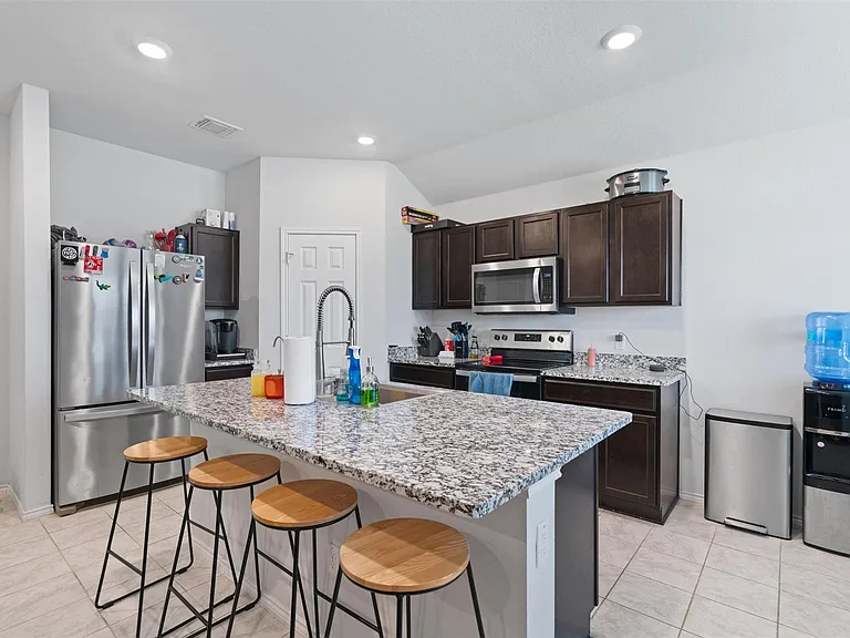 701 Taggart Trl — Photo 5