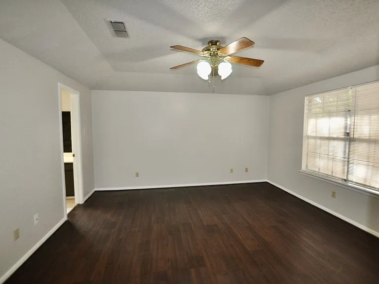 103 Kenshire Ct — Photo 10