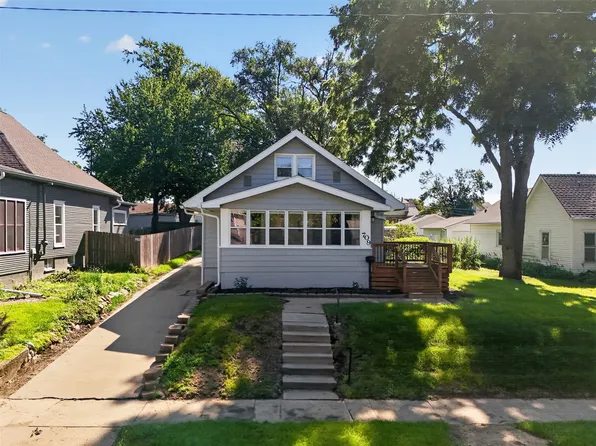 709 9th St, West Des Moines, IA 50265