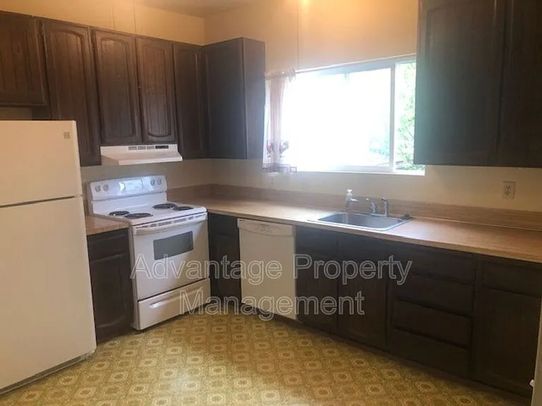 522 Calapooia St SW #3 — Photo 3