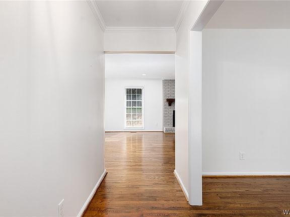 5th image of 1636 Woodridge Rd