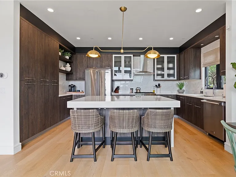 802 Bard St — Photo 5