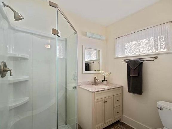 5th image of 3335 31st St