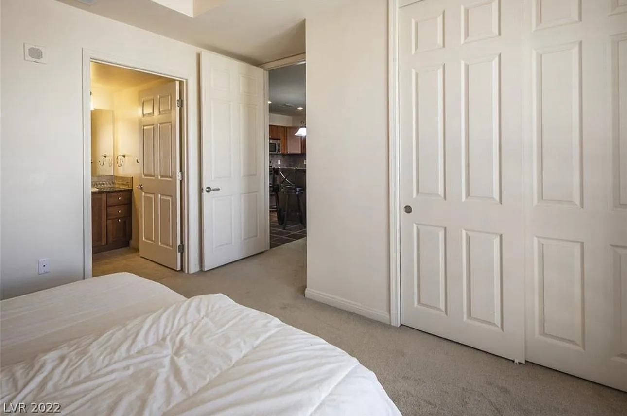 2 bed, 784 sqft, $1,790 — Photo 2