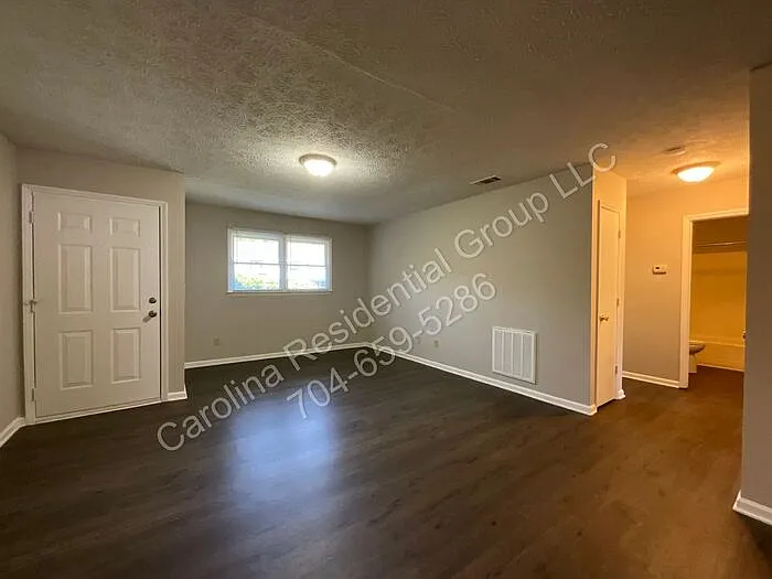 322 E Sumter St #4 — Photo 5