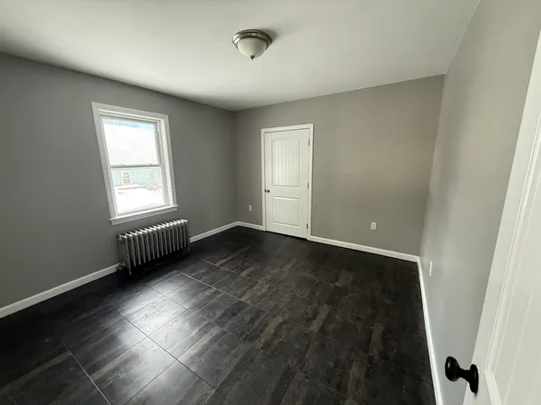 15 9th St, Auburn, ME 04210