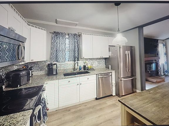 5th image of 293 Wildwood Dr