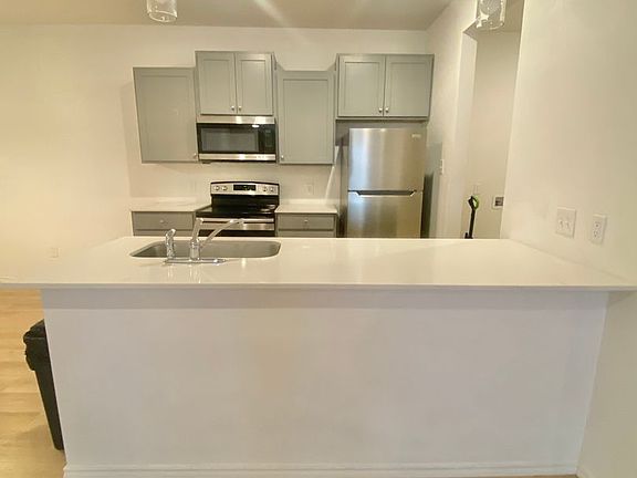 5th image of 5547 Itasca St #A