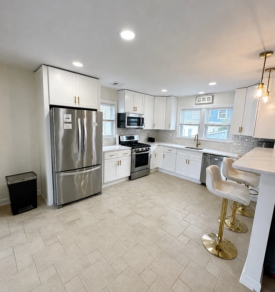 2 bed, 864 sqft, $1,650 — Photo 2