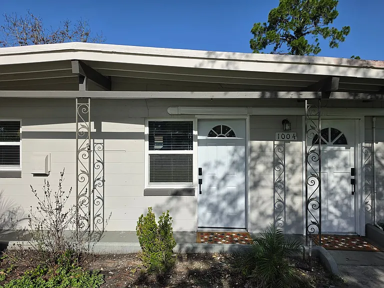 1004 Catherine St — Photo 2