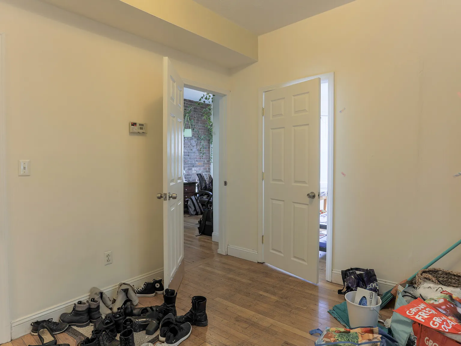 4 bed, 9999 sqft, $6,000 — Photo 3