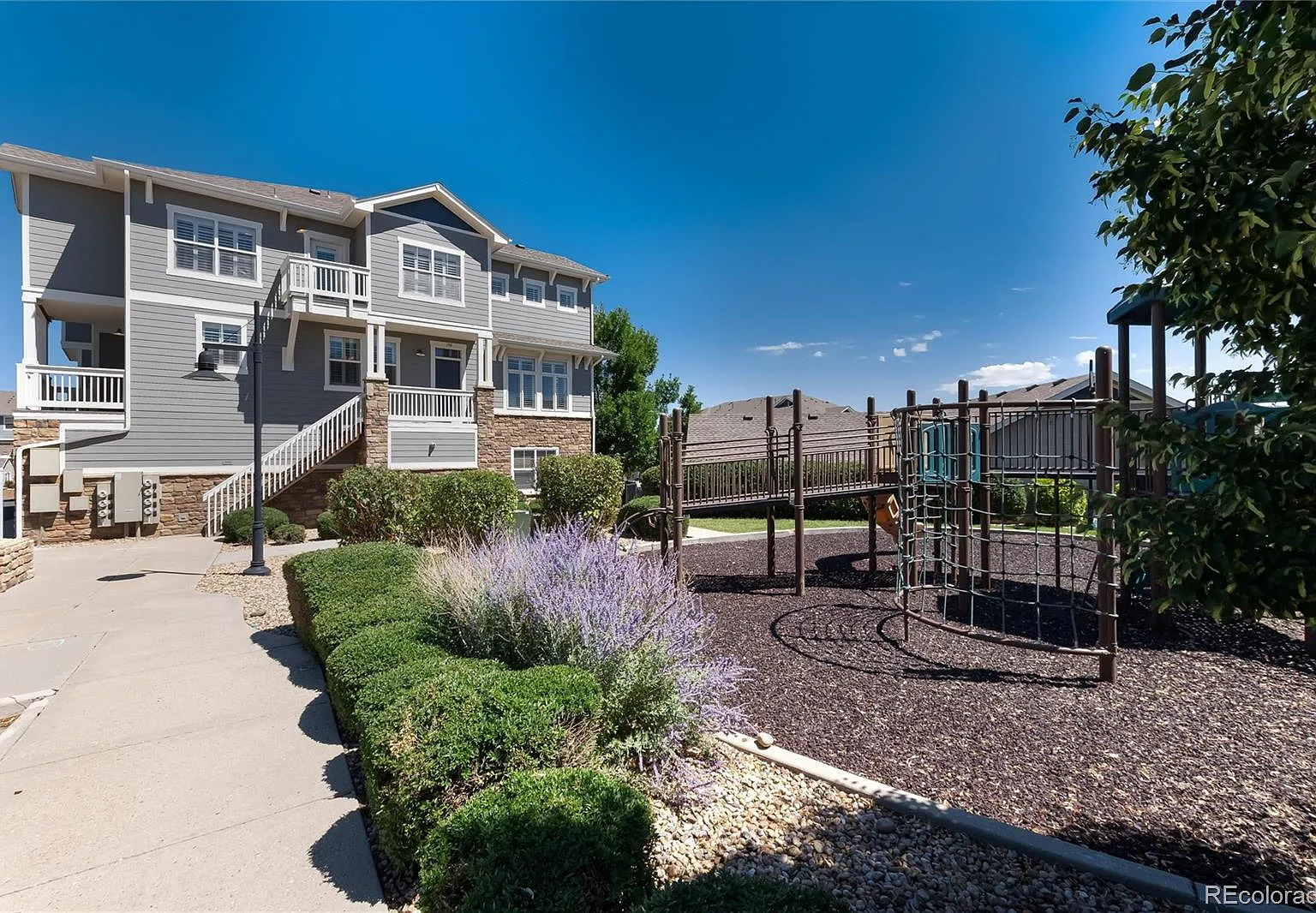 4 bed, 2.5 bath, 2315 sqft, $3,000 — Photo 4