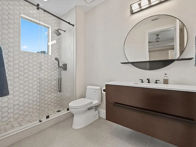 7474 NE Bay Cove Ct — Photo 102