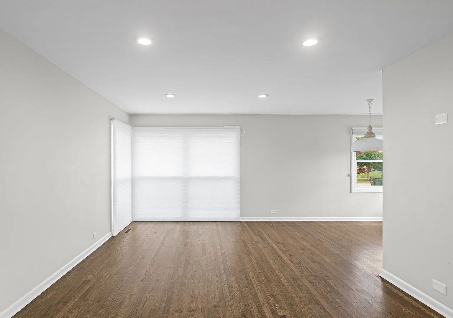 Updated 3 bed ranch in Glenview South / CCSD 34 school districts! — Photo 3