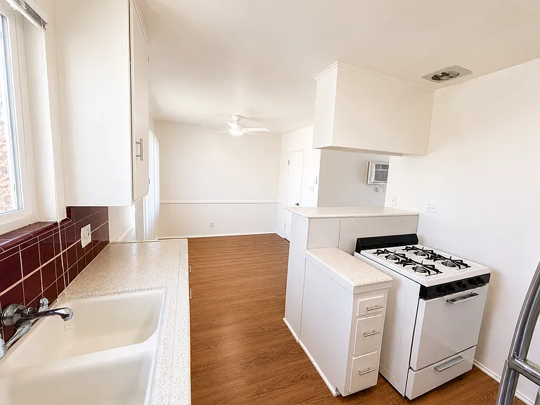 10250 W Camarillo St — Photo 4