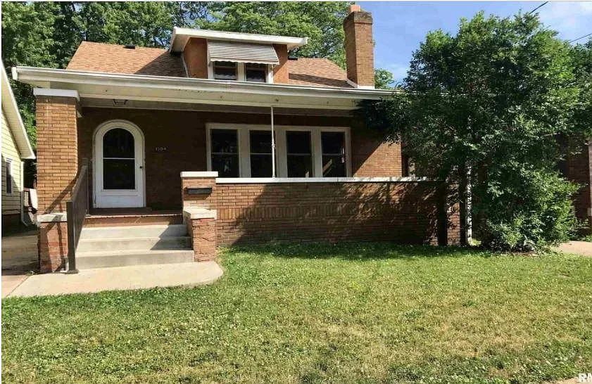 1304 NE Madison Ave photo 1