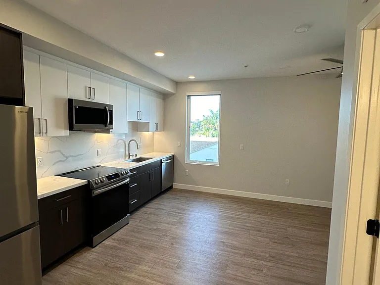 Evoc Hillcrest — Photo 24