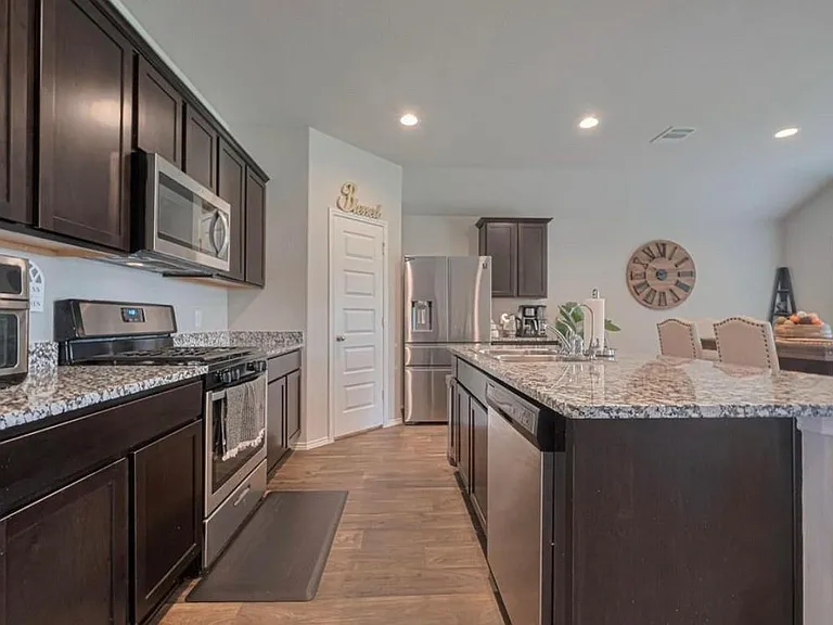 3923 Hawaiian Ct — Photo 2