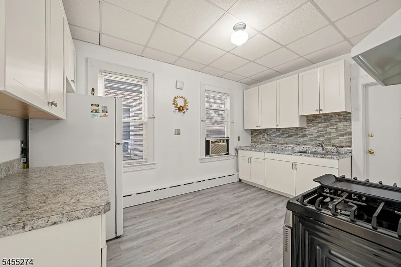 2 bed, 1.0 bath, $2,400 — Photo 1