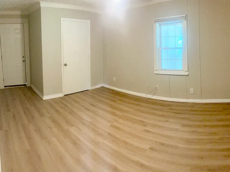 210 Downey St — Photo 4