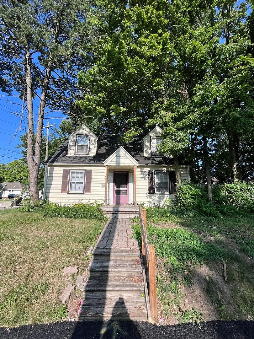 3 Bedroom House On Grant! — Photo 1