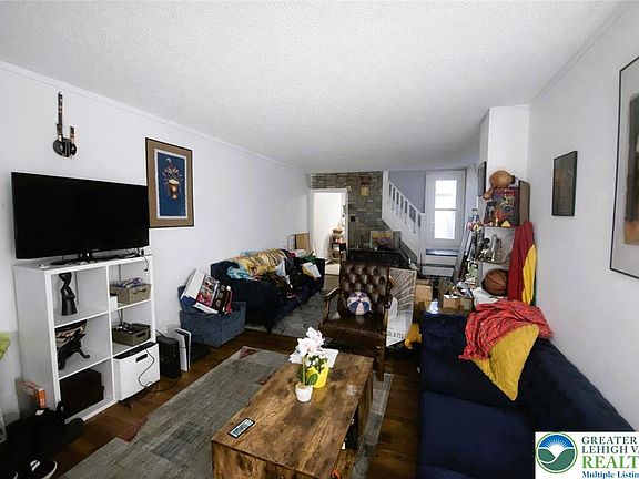 4th image of 274 E Elm St