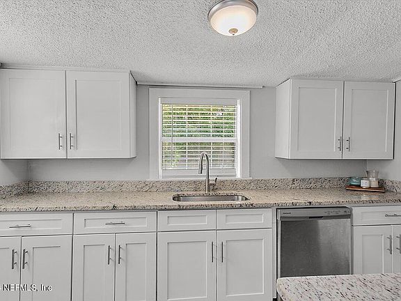 4th image of 2304 5TH Avenue