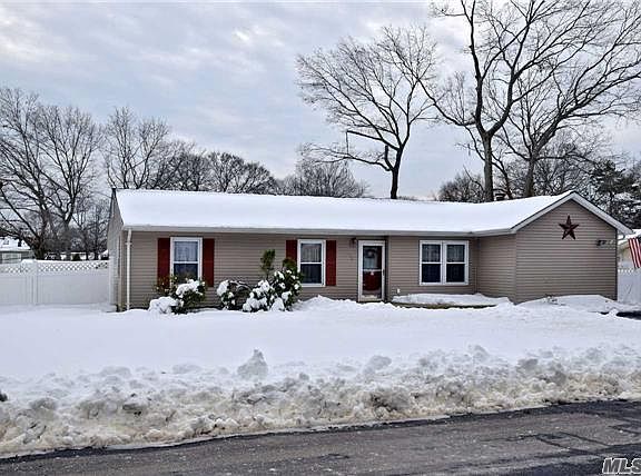 3rd image of 12 Hempstead St