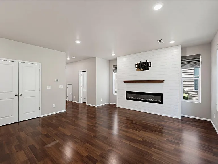 3919 Jett Ln NE — Photo 6