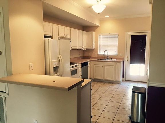 3rd image of 2305 S Greenwood Dr APT 13