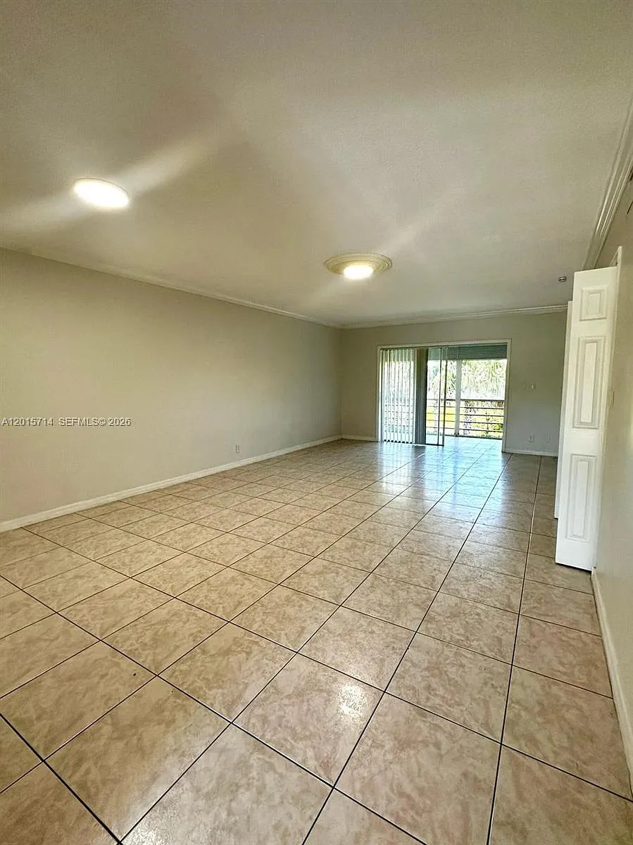 Building Photo - 4291 NW 9th Ave #202