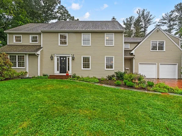 3 King Philip Path, Hingham, MA 02043
