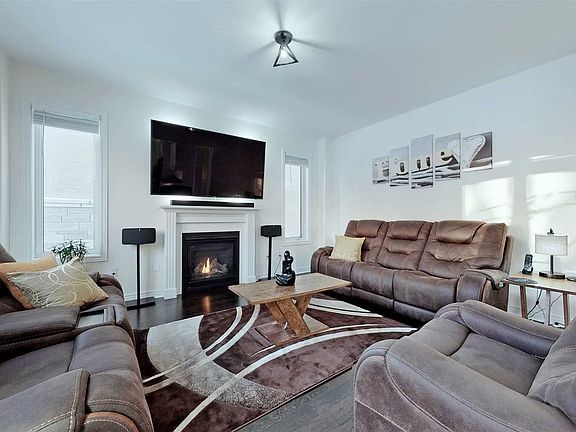 2nd image of 216 Harcourt Cres