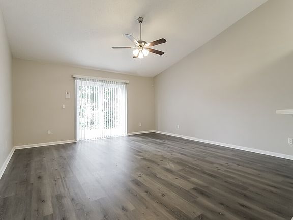 3rd image of 104 Little Fox Ave