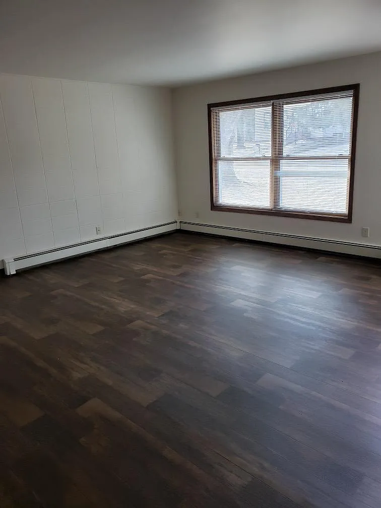 1615 Wilson Ave — Photo 3