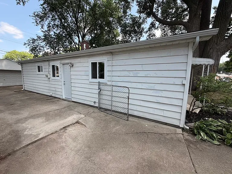 1961 Goulson Ave — Photo 18