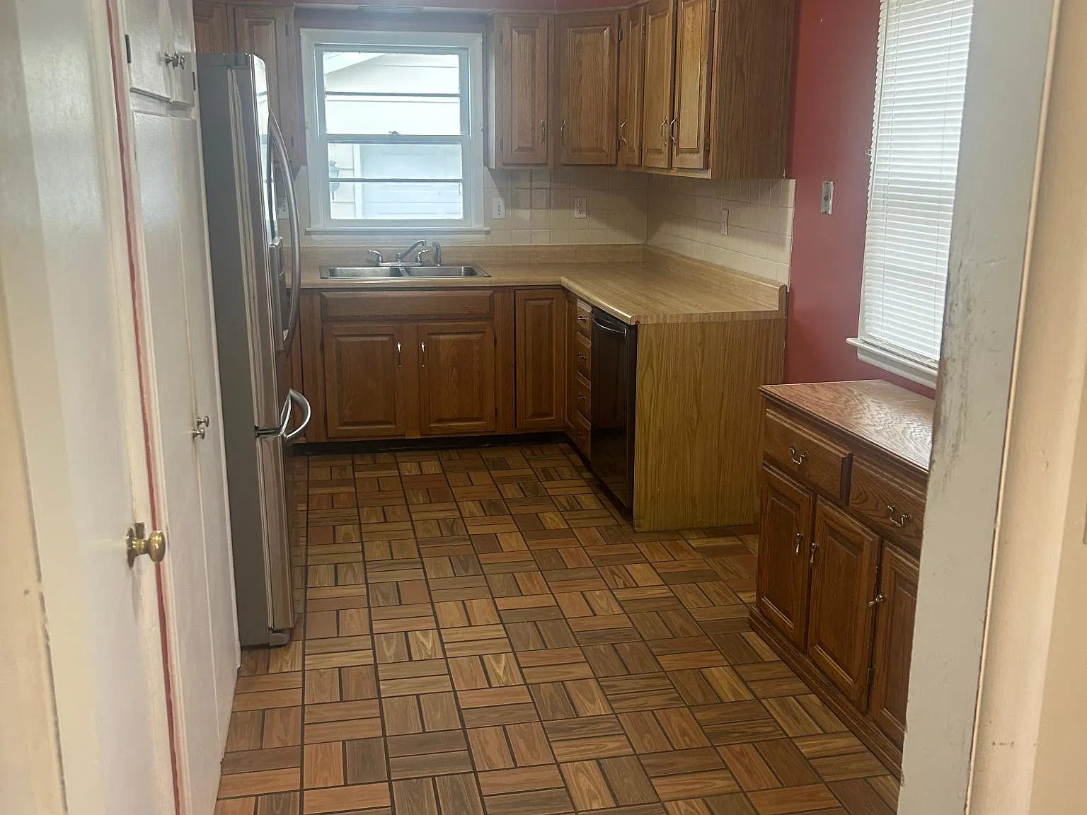 3 bed, 1000 sqft, $1,500 — Photo 3