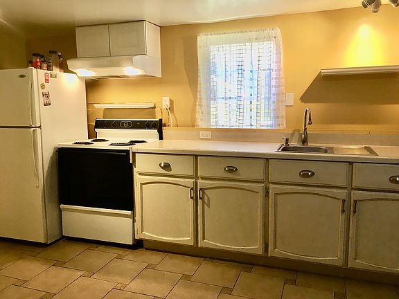 Kitchen painted gold