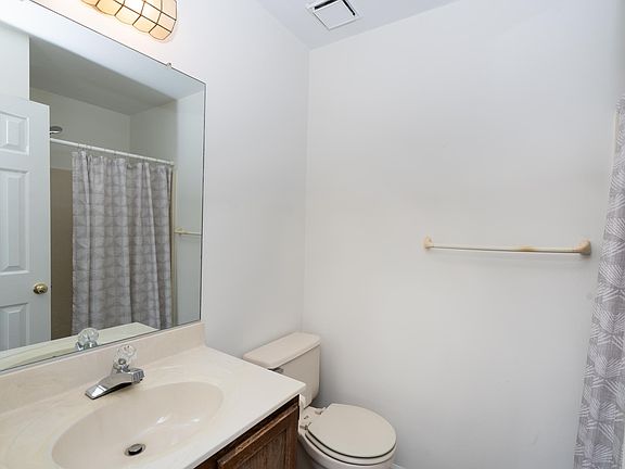 4th image of 721 Kennesaw Ct