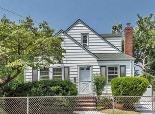 245 Goldenrod Ave, Franklin Square, NY 11010