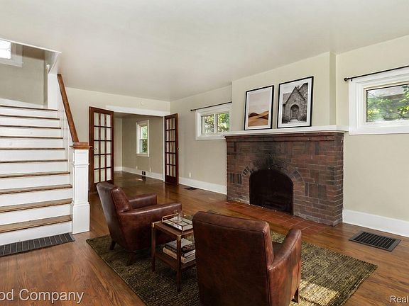 3rd image of 1924 Pinecrest Dr
