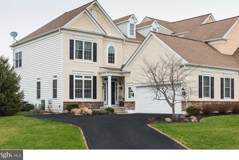 1st image of 330 S Caldwell Cir