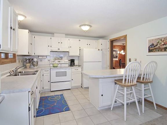 2nd image of 1440 Parkview Dr