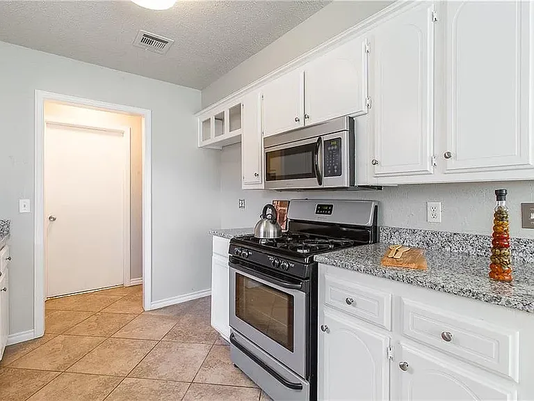 1056 NW 7th Pl — Photo 16