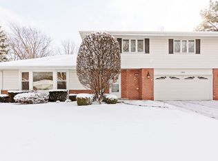 1825 Fieldwood Dr, Northbrook, IL 60062