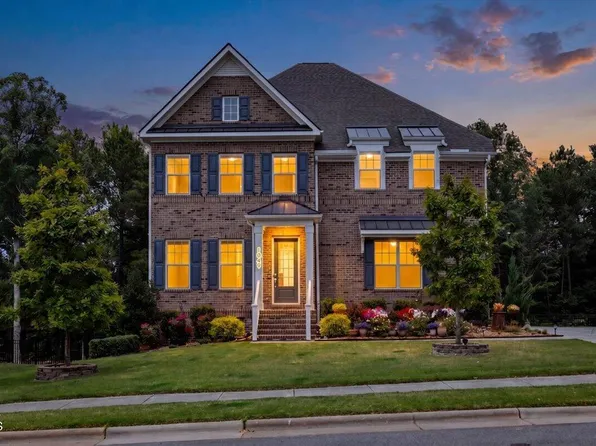1049 Queensdale Dr, Cary, NC 27519