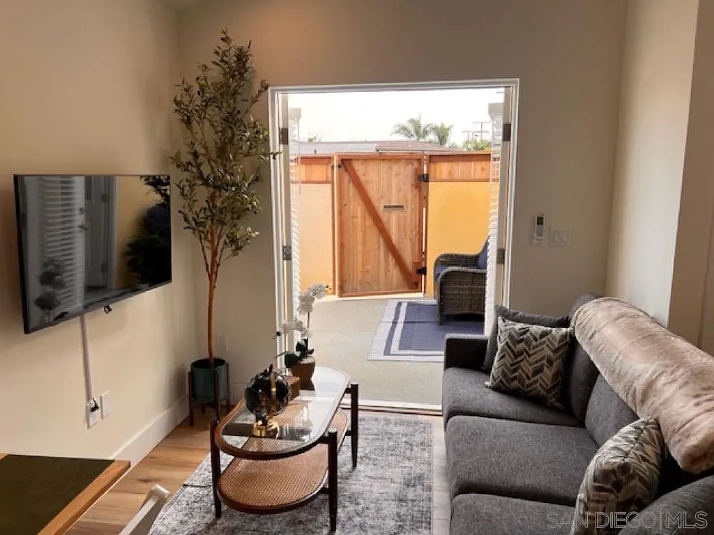 1 bed, 1.0 bath, 475 sqft, $2,500 — Photo 3