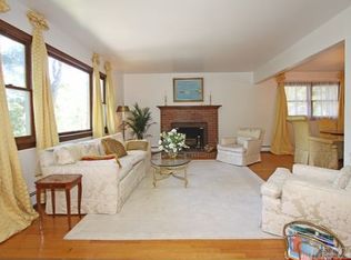127B Cove Rd, Oyster Bay, NY 11771