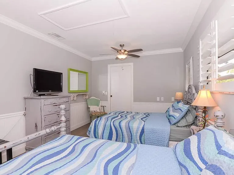 4041 NE Breakwater Dr — Photo 20