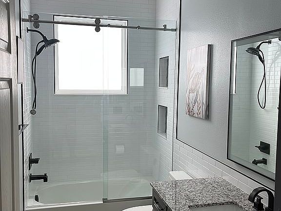 2023 Renovated Guest Bath